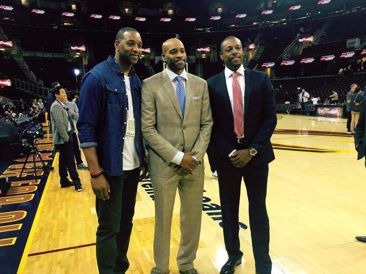 JDG赛后群访：上单小将称首场比赛非常紧张，Ruler说队友发挥惊艳